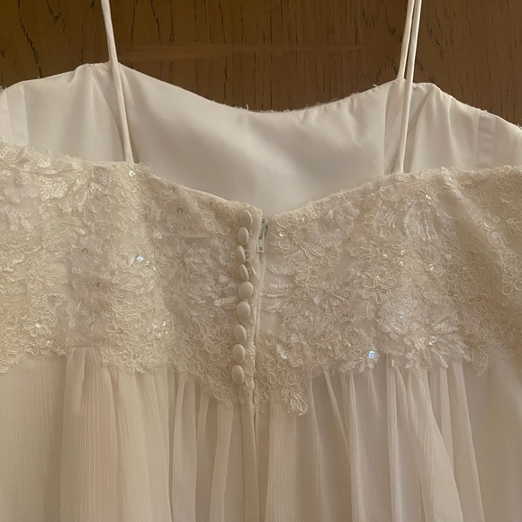 Wedding Dress - Picture 4 of 7